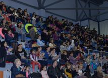 Bədii gimnastika üzrə XXII Bakı çempionatı və birinciliyi start götürüb. Bakı, Azərbaycan, 13 noyabr 2015